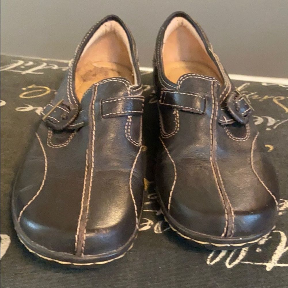 Naturalizer flat leather shoe size 8N brown